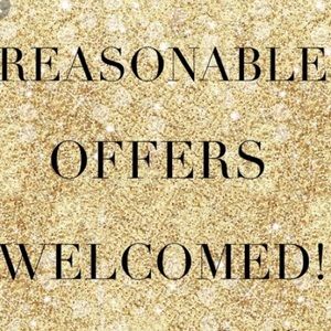 Make a REASONABLE OFFER!!! 🙃💋